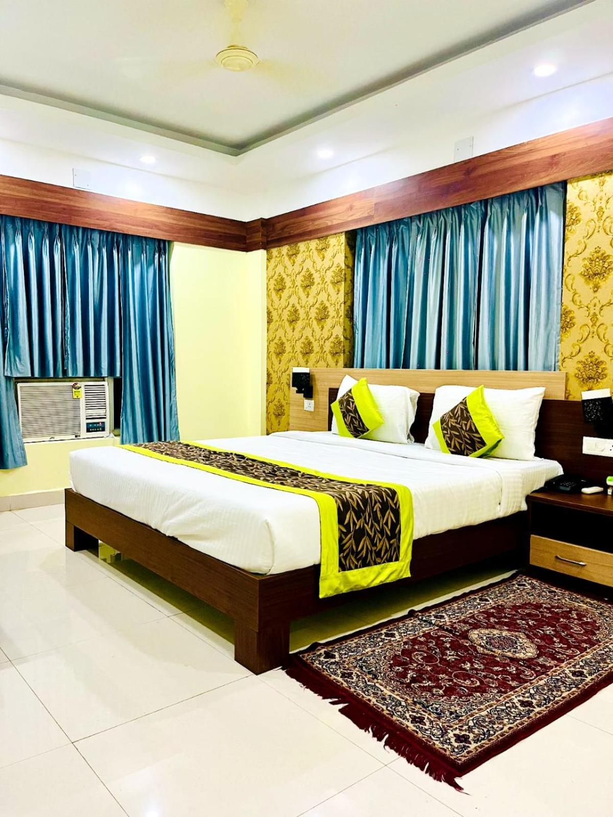 Hotel Four Waves Puri Buitenkant foto